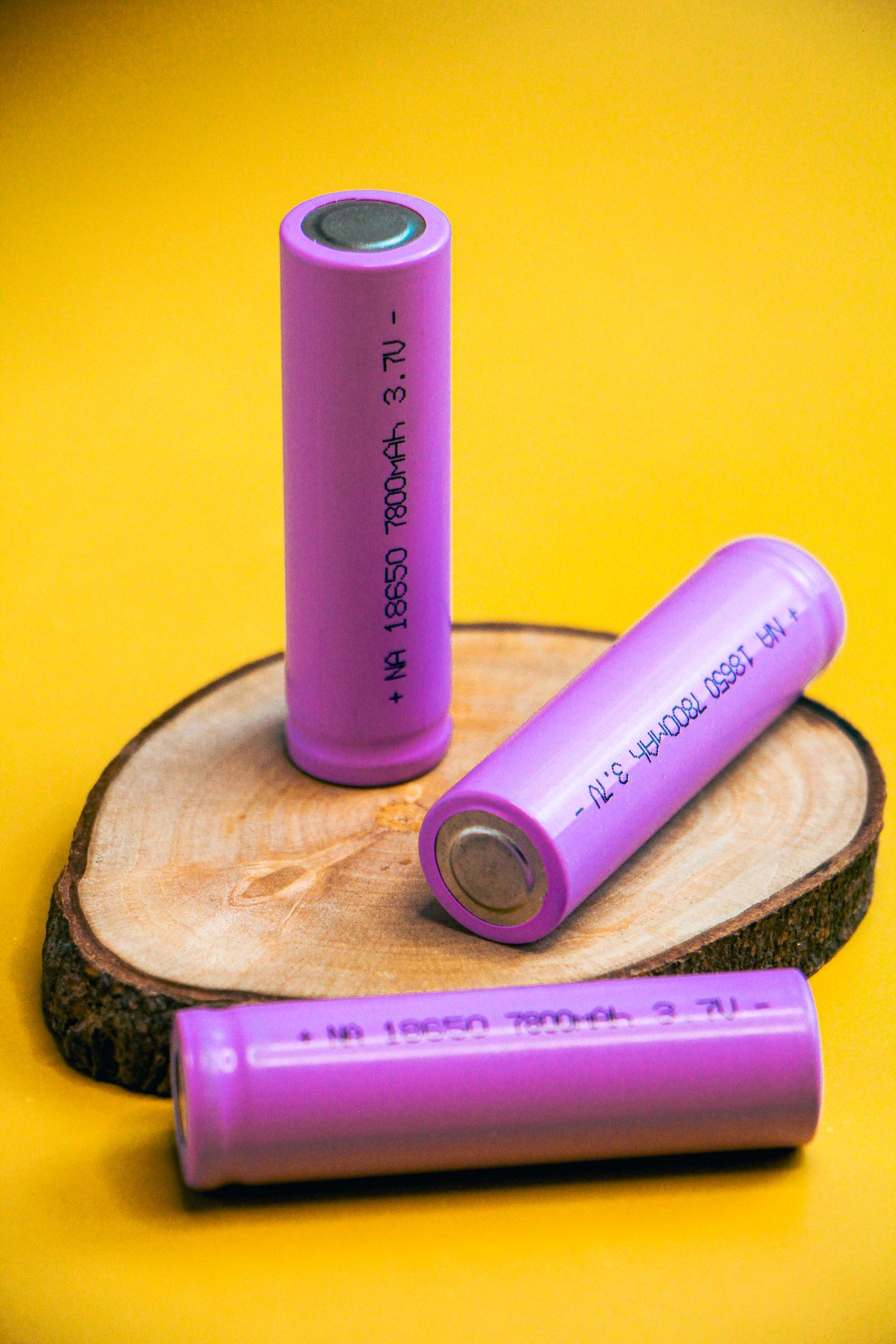 Rechargeable battery cells used in hybrid battery modules